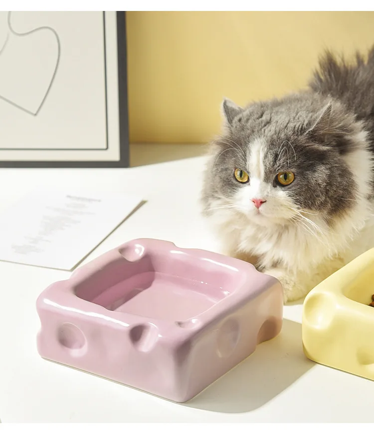 Gamelle Chat en Céramique Forme Fromage – Antidérapante et Originale
